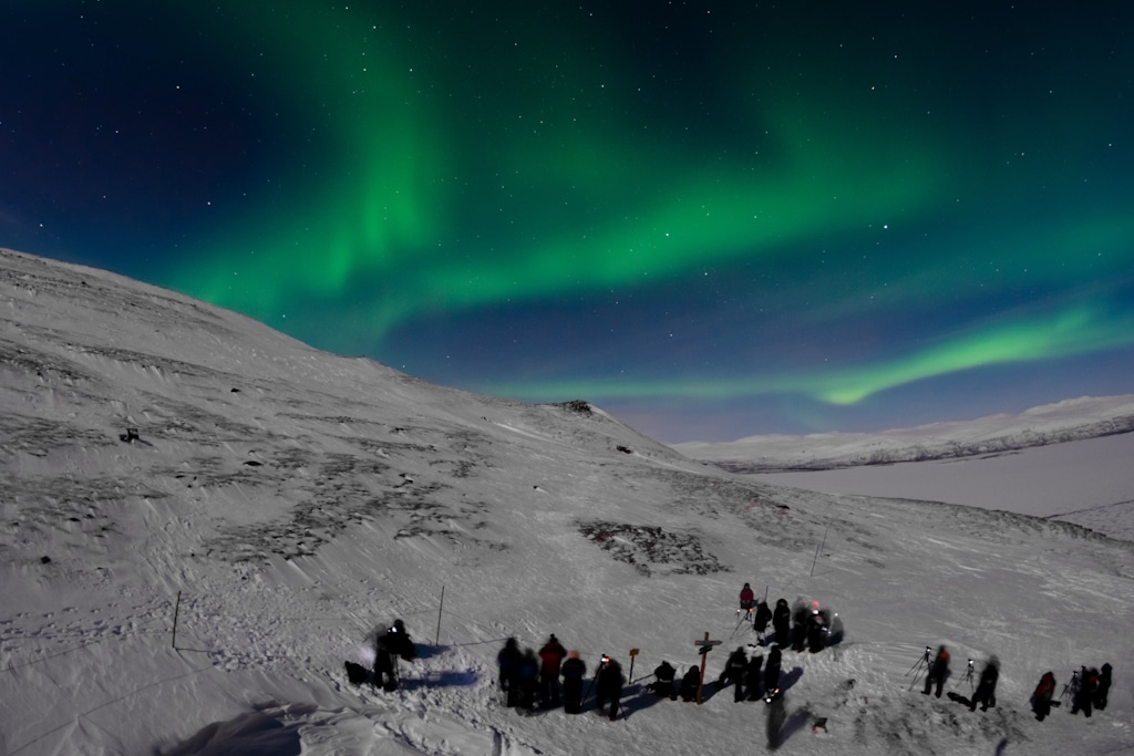 Northen,Lights,(aurora,Borealis),Photographers,In,The,Snowed-in,Lapland,Mountains