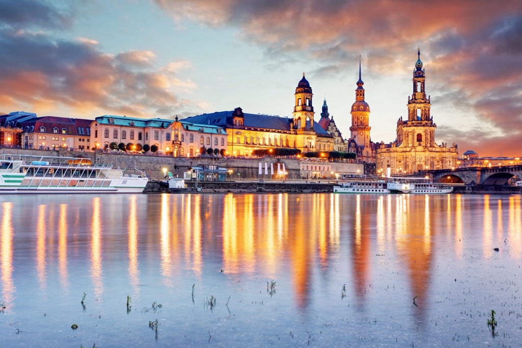 Dresden,,Germany,Old,Town,Skyline,On,The,Elbe,River.