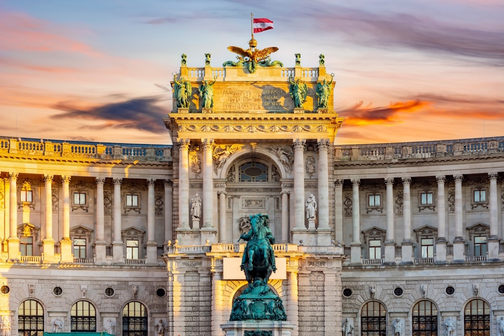 Hofburg,Palace,On,Heldenplatz,Square,At,Sunset,,Austria