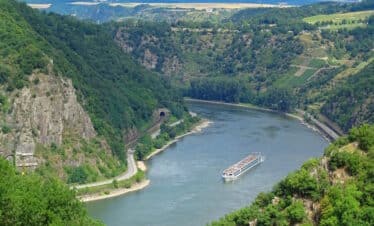 Rad und Schiff am Rheintal