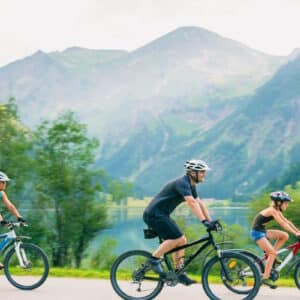 030612_alpen_rad_familie_shst_630632864_1920_800